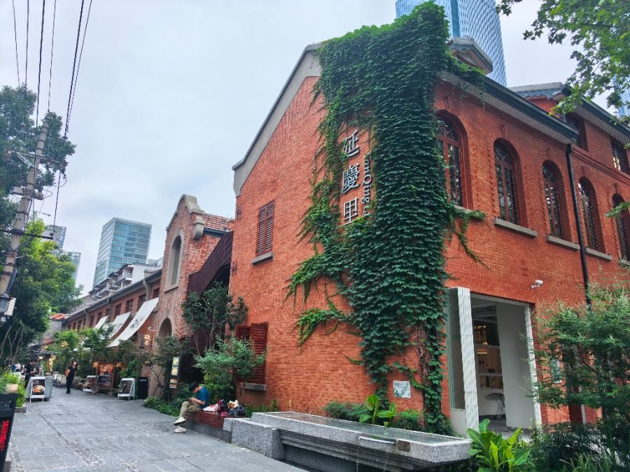 武汉延庆里更新样本：百年里份焕新，从D级危房到城市新地标